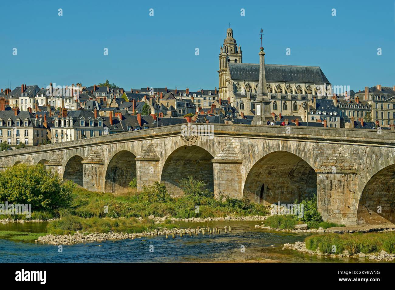 La ciudad de Blois en el río Loira, Loir-et-Cher, Francia. Foto de stock