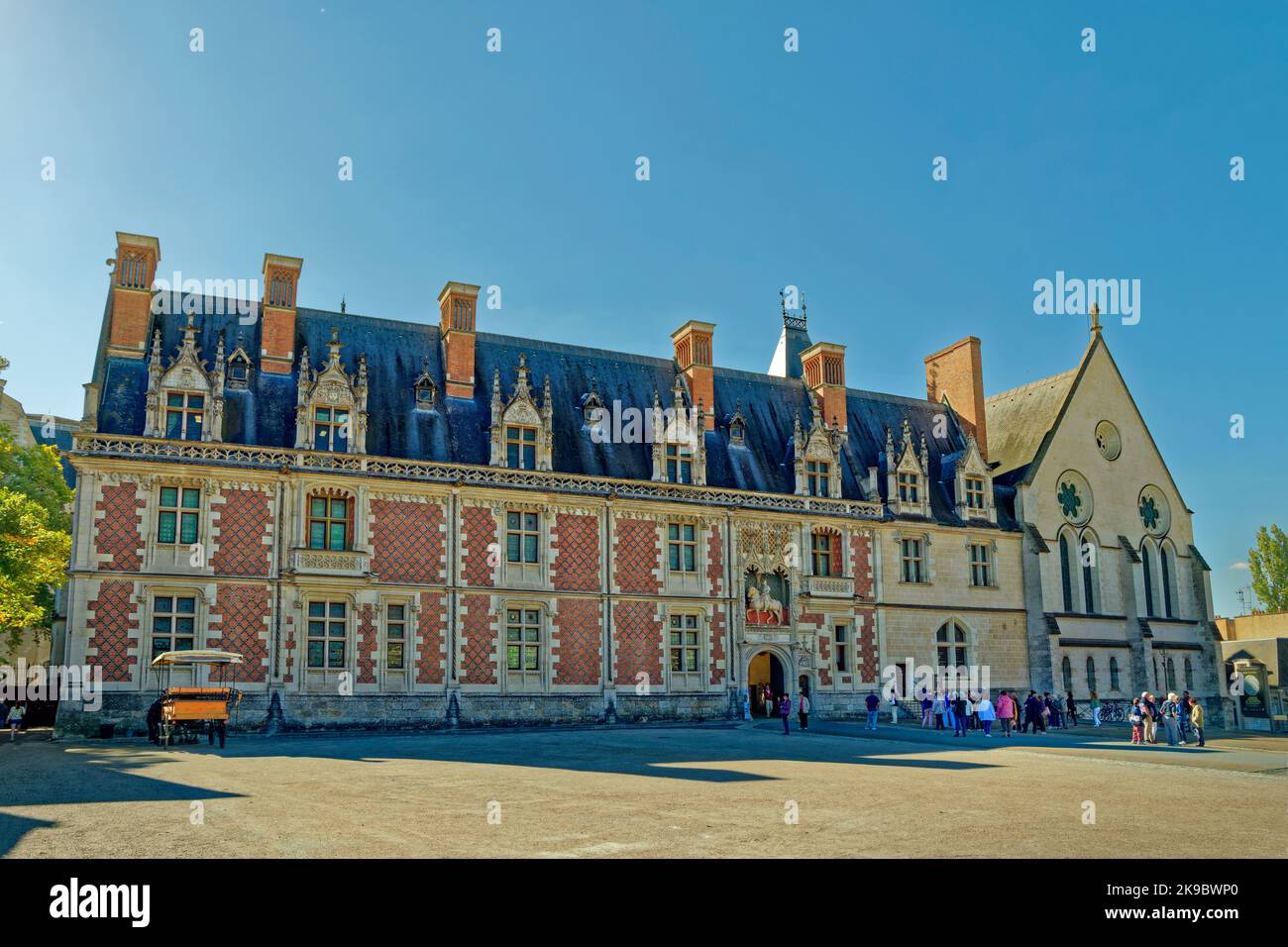 Exterior del Real Château de Blois situado en el centro de la ciudad de Blois, Loir-et-Cher, en el Valle del Loira, Francia. Foto de stock