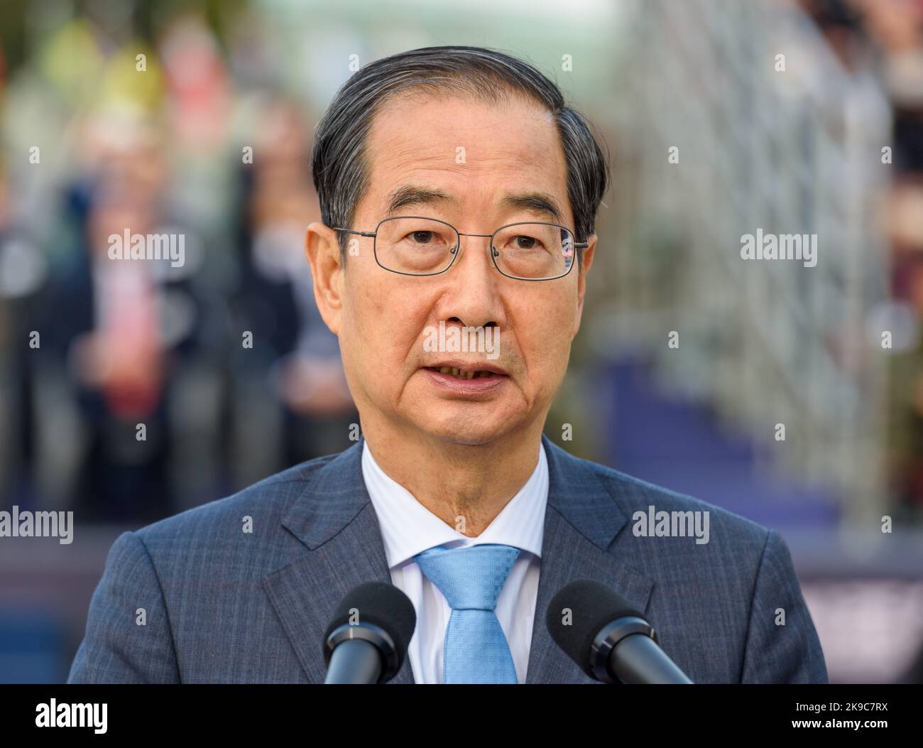 El Primer Ministro de Corea del Sur Han Ducksoo habla durante un