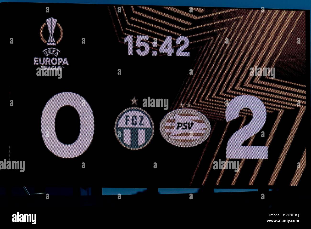 Jubelt mit seiner mannschaft nach dem treffer zum 2 fotografías e