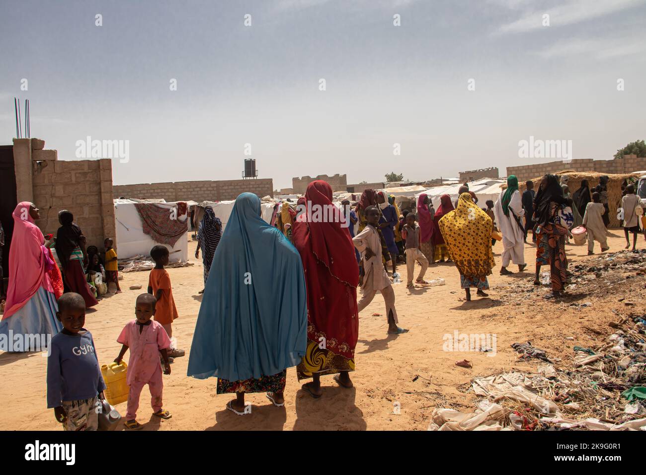 Campamento de refugiados (IDP - Desplazados Internos) que se refugia del conflicto armado entre grupos de oposición y gobierno. Foto de stock