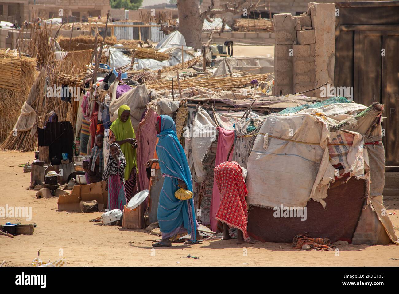 Campamento de refugiados (IDP - Desplazados Internos) que se refugia del conflicto armado entre grupos de oposición y gobierno. Foto de stock