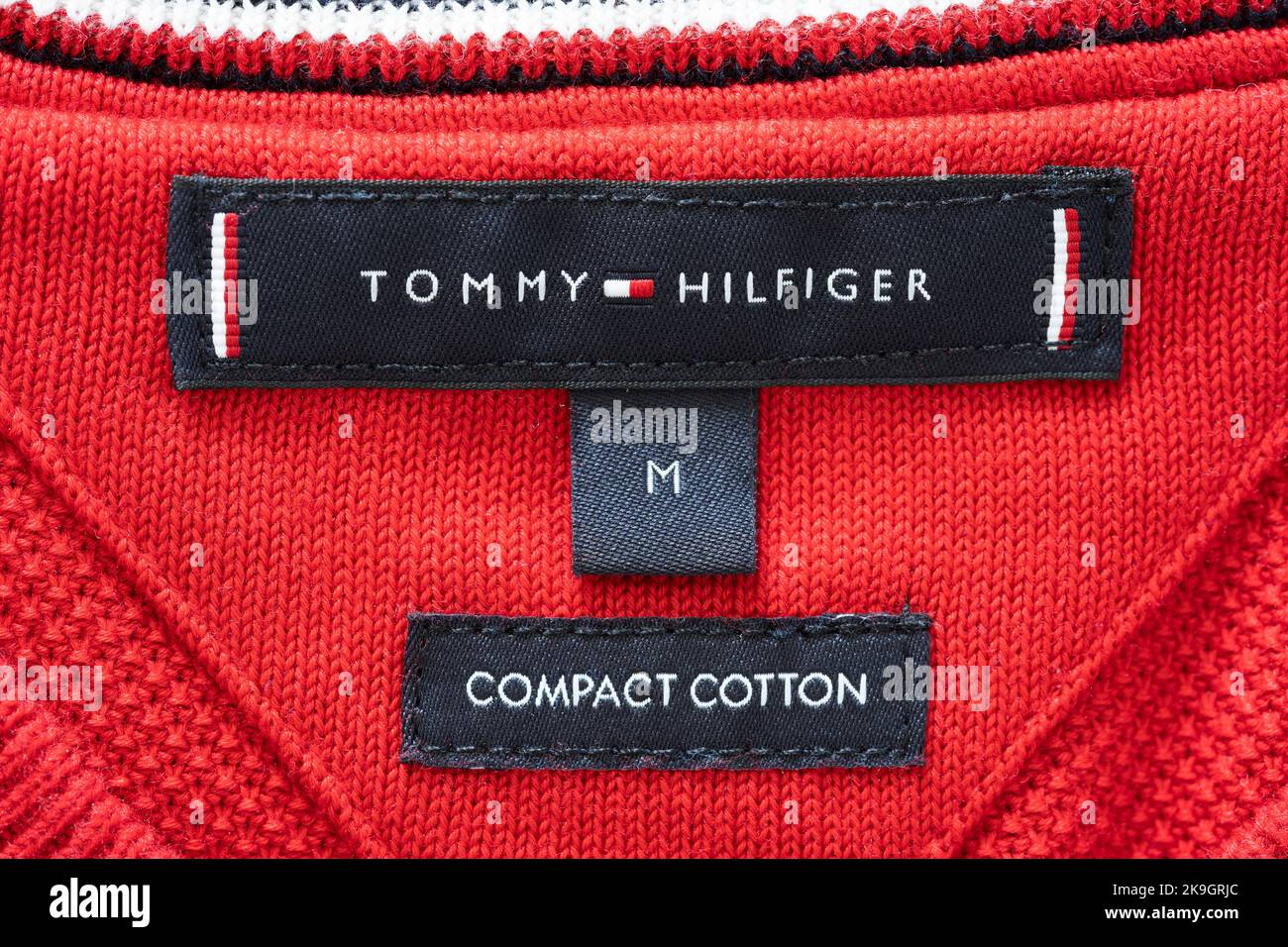 Tommy hilfiger diseñador etiqueta fotografías e imágenes de alta resolución  - Alamy