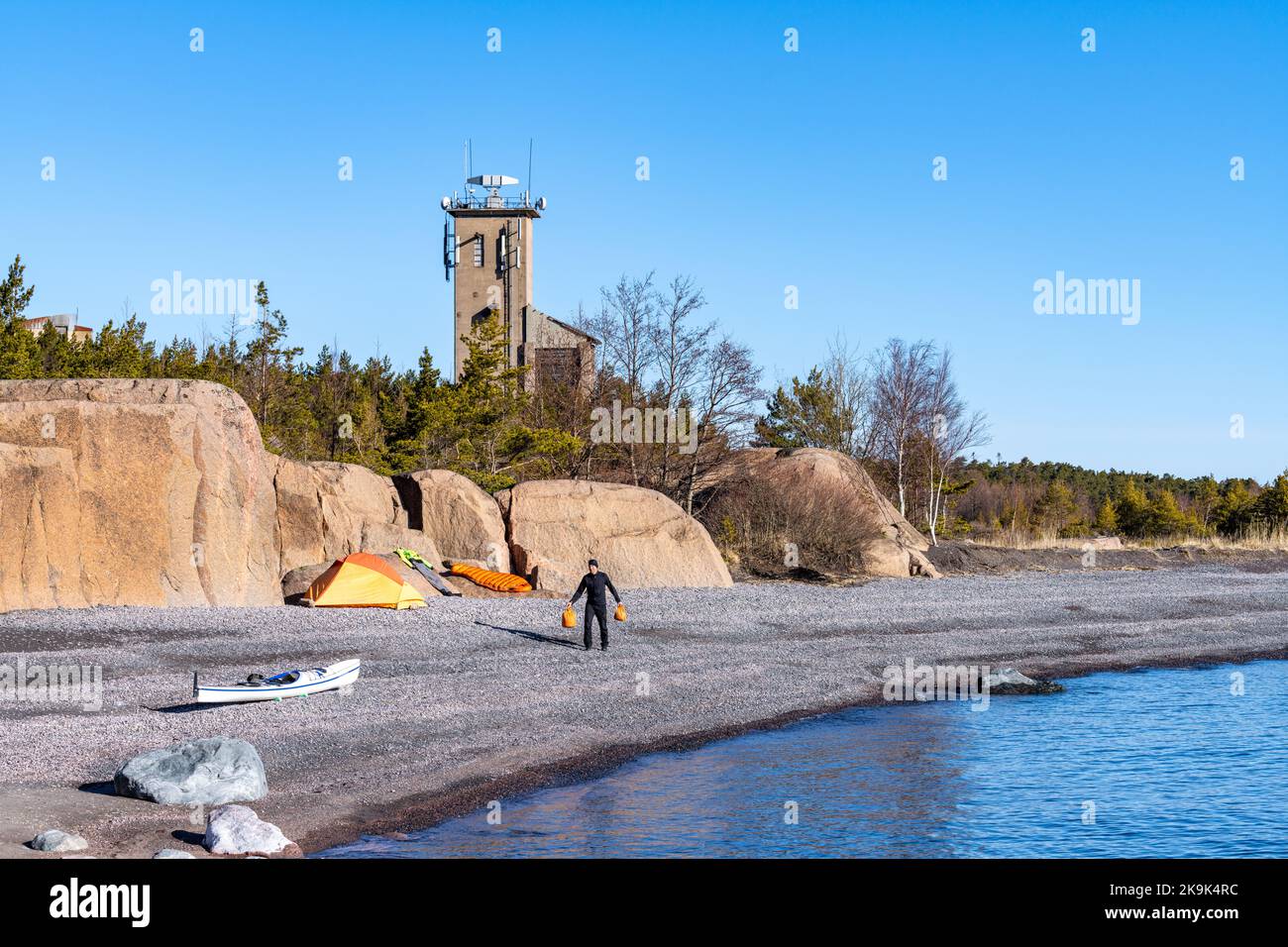 Camping y kayak en la isla de Jussarö, Tammisaari, Finlandia Foto de stock