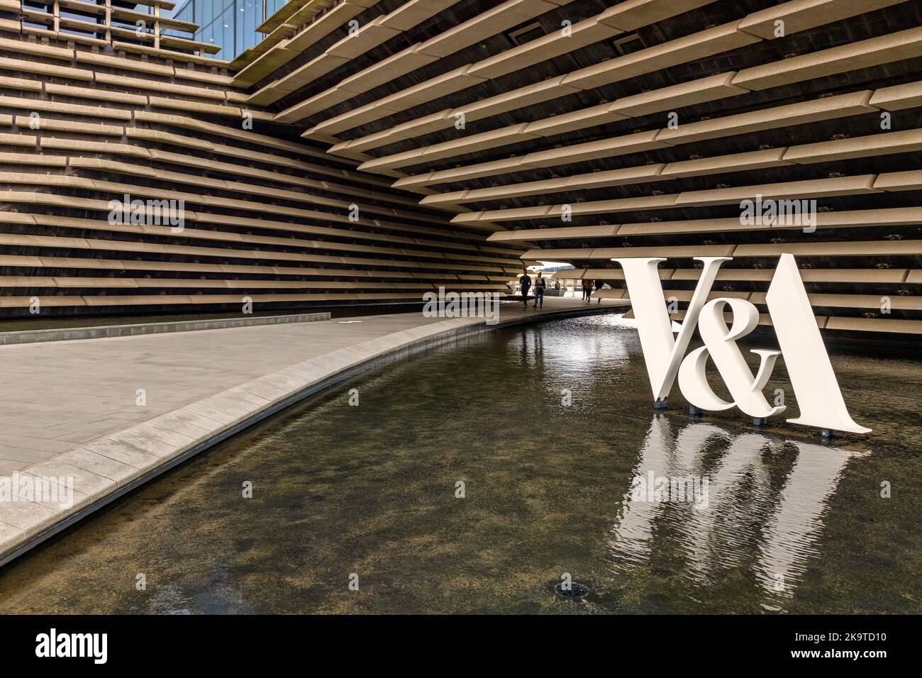 17 de septiembre de 2022: Dundee, Dundee City, Escocia, Reino Unido - Parte del edificio V&A Dundee, un museo de diseño asociado con el Victoria and Albert Museum Foto de stock