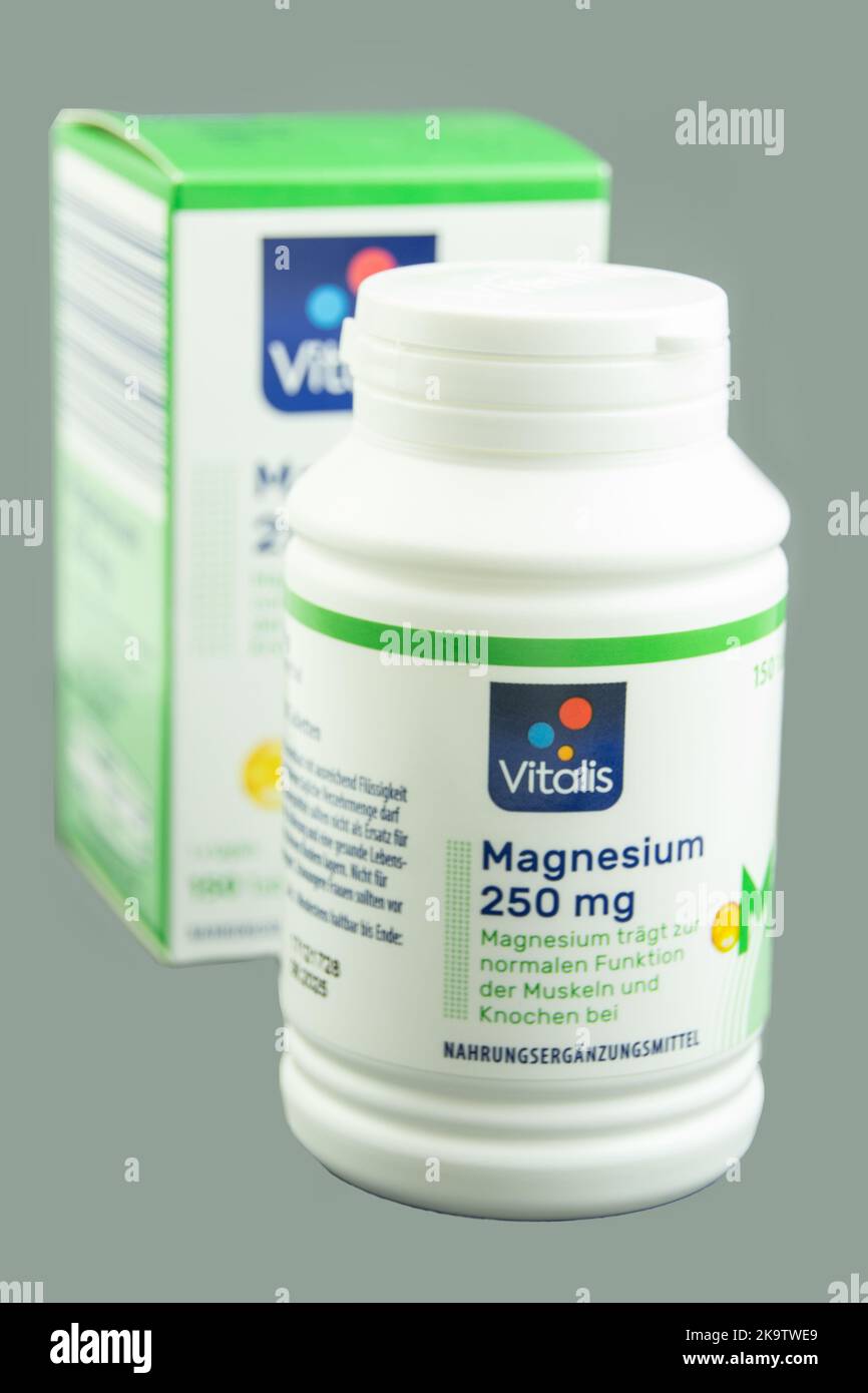Magnesio Tabletten Nahrungsergänzung und Verpackung Vitalis Foto de stock