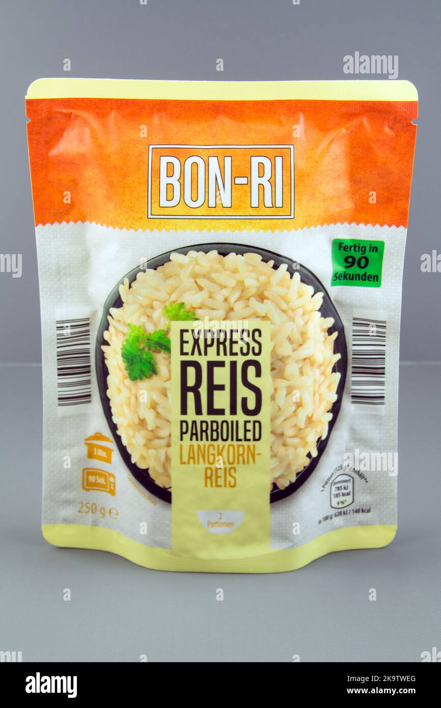 Bon-Ri Express Langkorn Reis auf grauem Hintergrund Foto de stock