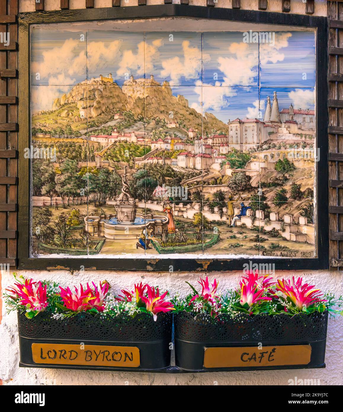 Azulejos figurativos conmemoran la visita del poeta inglés Lord Byron a Sintra, Portugal Foto de stock