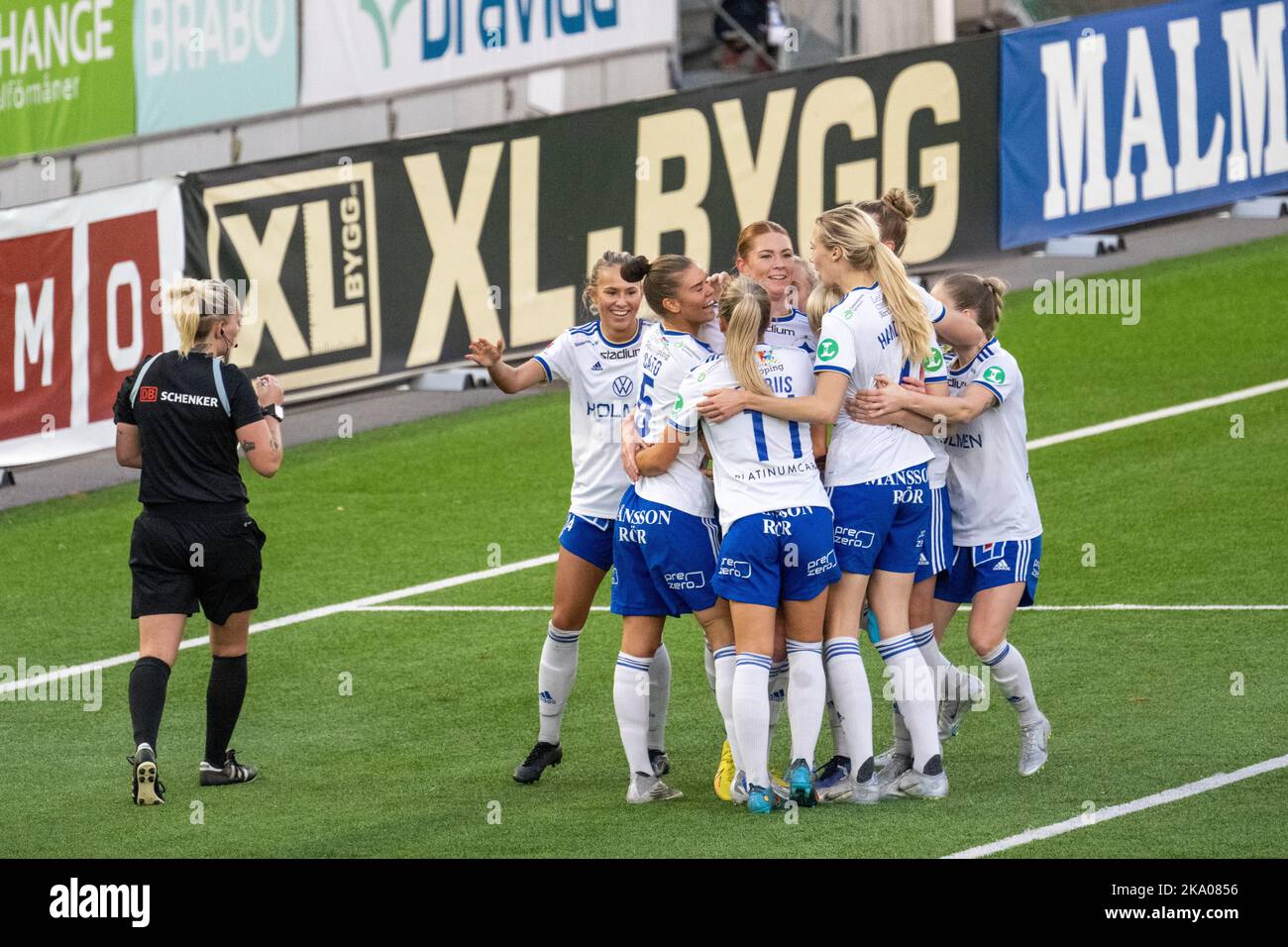 Histórico partido de fútbol femenino en Platinumcars Arena en Norrköping entre IFK Norrköping y Bergdalens IK en el sueco de segunda categoría Elitettan. Foto de stock