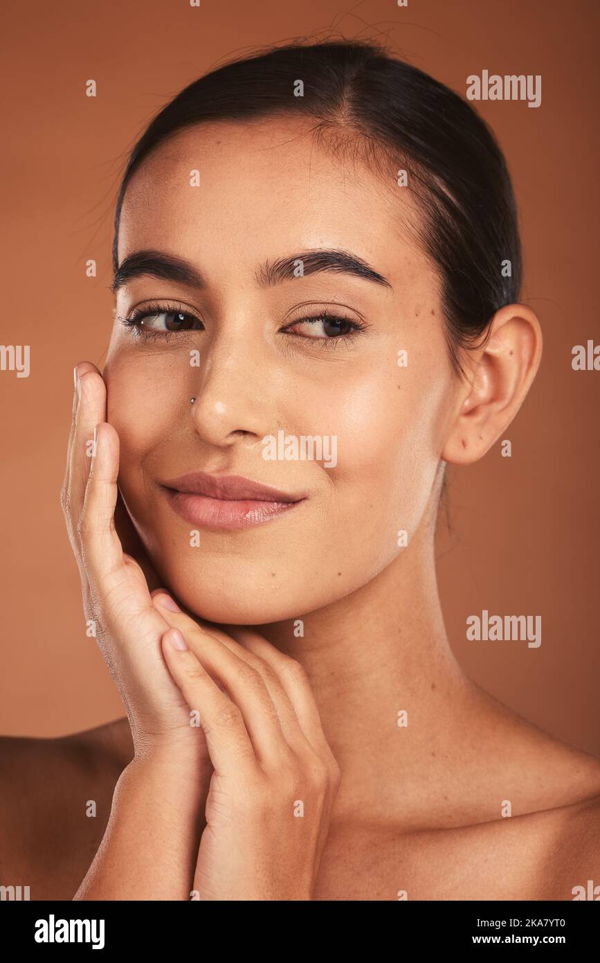 Beauty latina face pretty fotografías e imágenes de alta resolución - Alamy