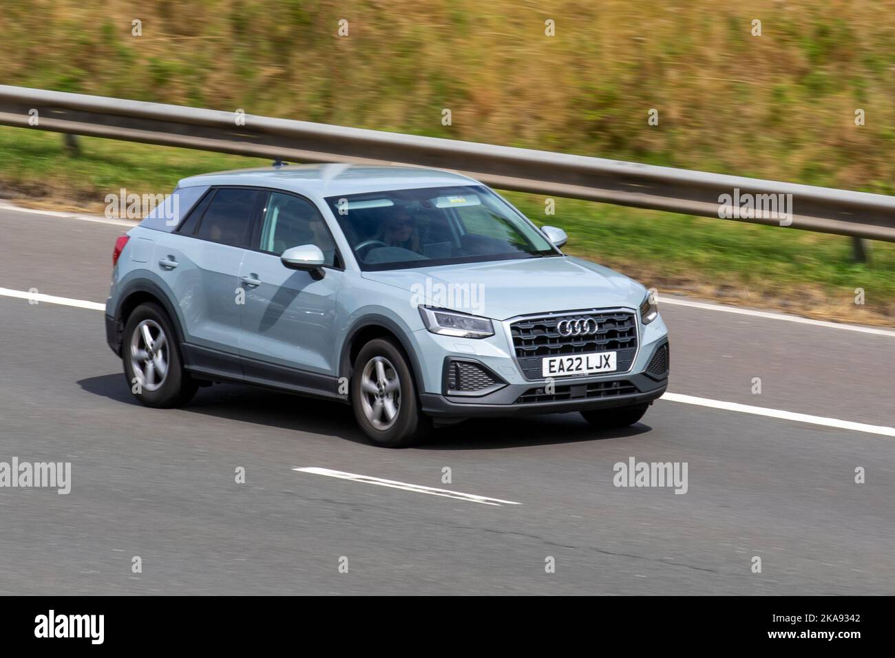 Audi q2 technik 30 tfsi 110 ps 6 velocidades fotografías e imágenes de