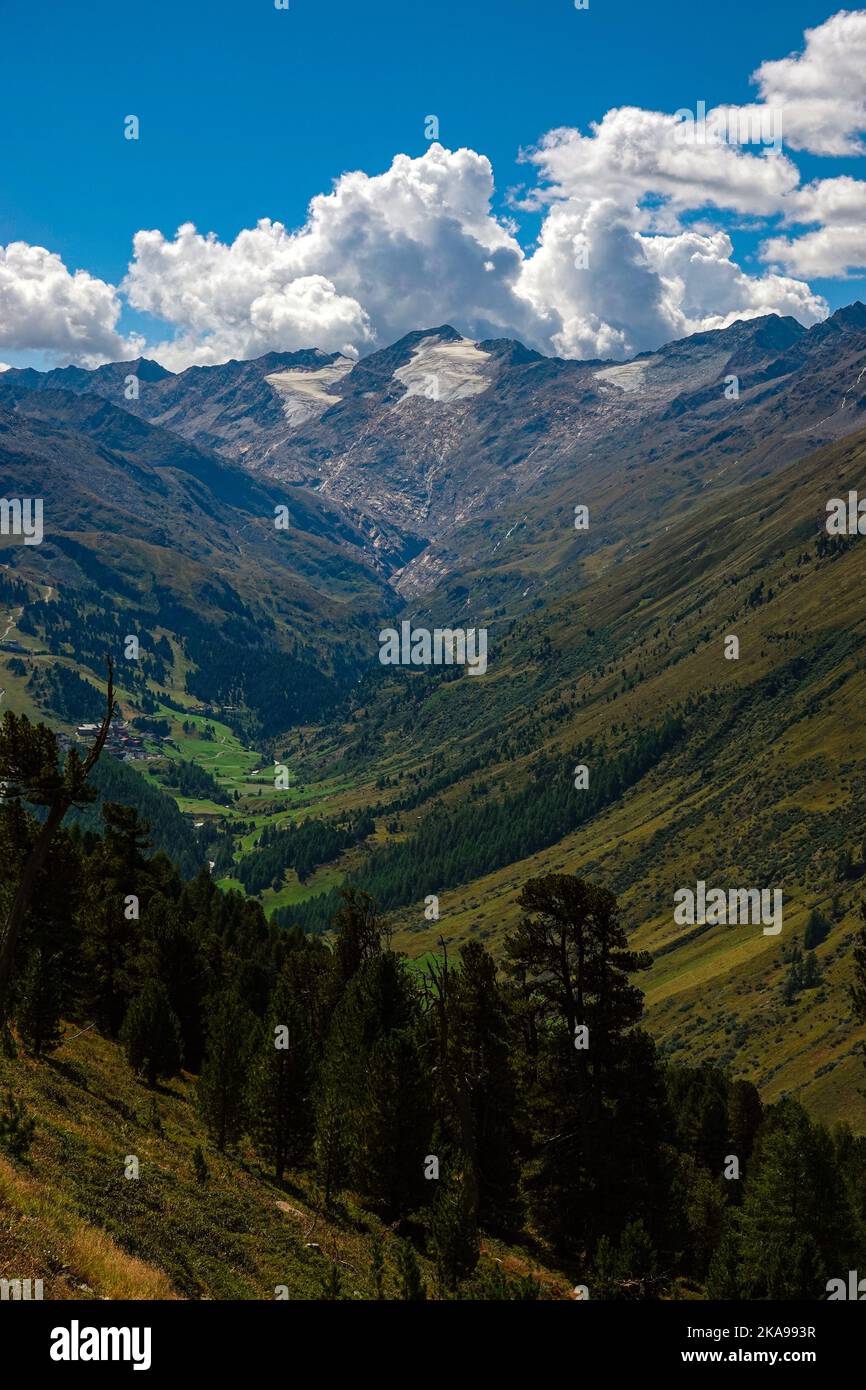 Pequeños glaciares sobre Obergurgl, calentamiento global, otoño en el valle de Oetztal Austria, Tirol, Alpes, Foto de stock