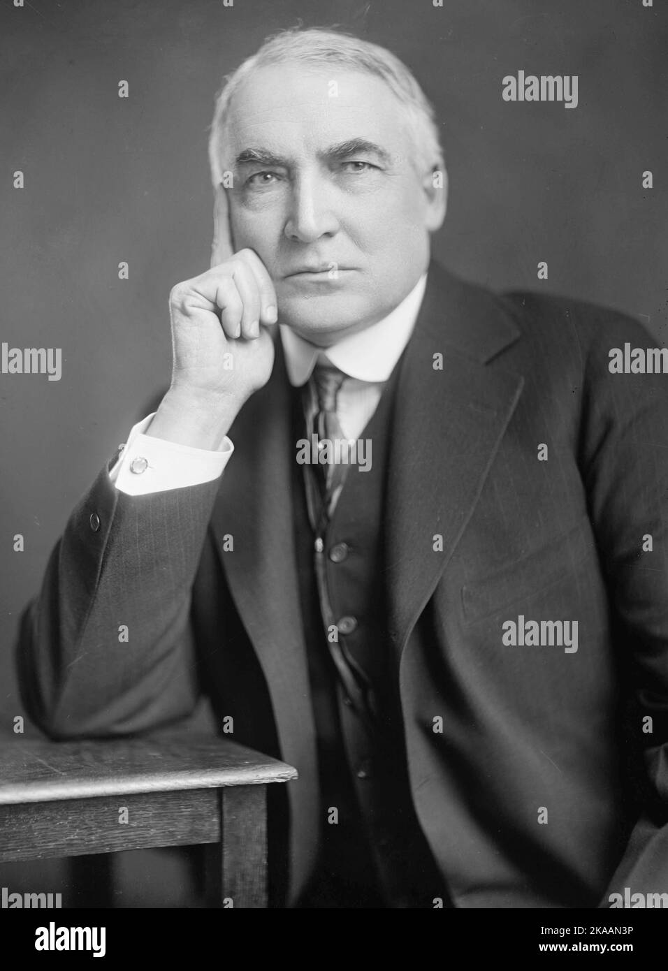 Warren G. Harding, por Harris & Ewing. Warren Gamaliel Harding (2 de noviembre de 1865 – 2 de agosto de 1923) fue el 29th presidente de los Estados Unidos, sirviendo desde 1921 hasta su muerte en 1923. Foto de stock