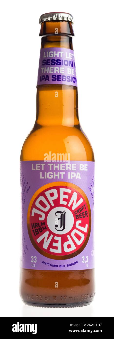 Botella de cerveza IPA Jopen Light aislada sobre un fondo blanco Foto de stock