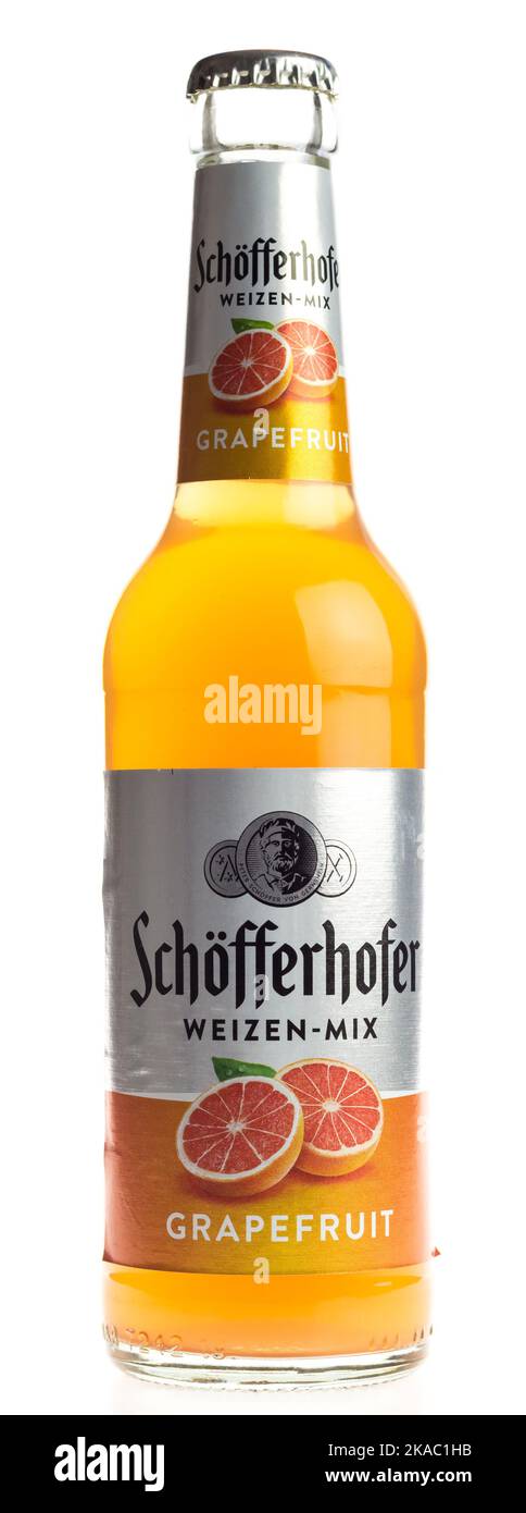 Botella de cerveza de pomelo Schofferhofer aislada sobre fondo blanco Foto de stock