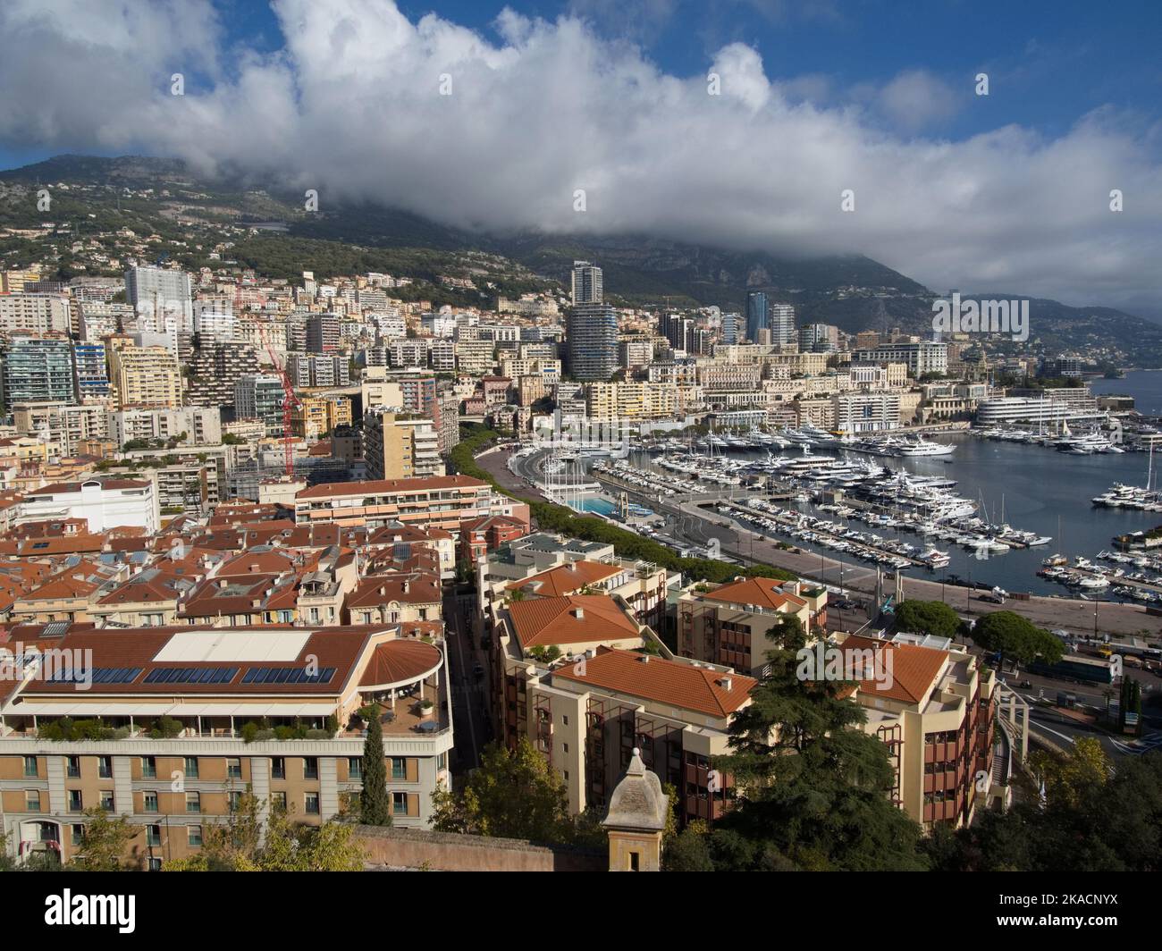 Hermoso Monte Carlo, un principado de Mónaco en la costa europea Foto de stock