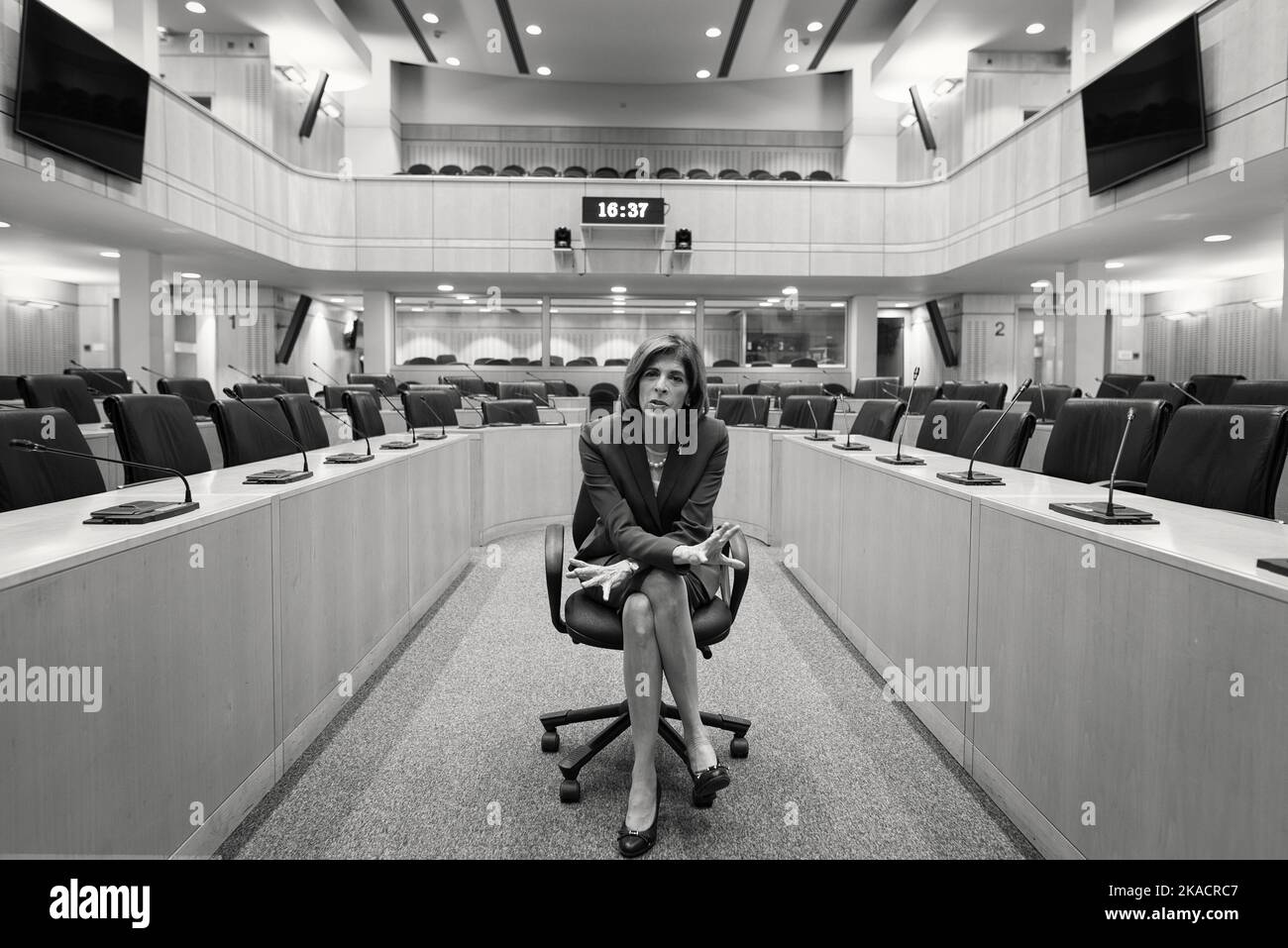Stella Kyriakides, Comisaria de Salud y Seguridad Alimentaria de la UE en el Parlamento chipriota. Foto de stock