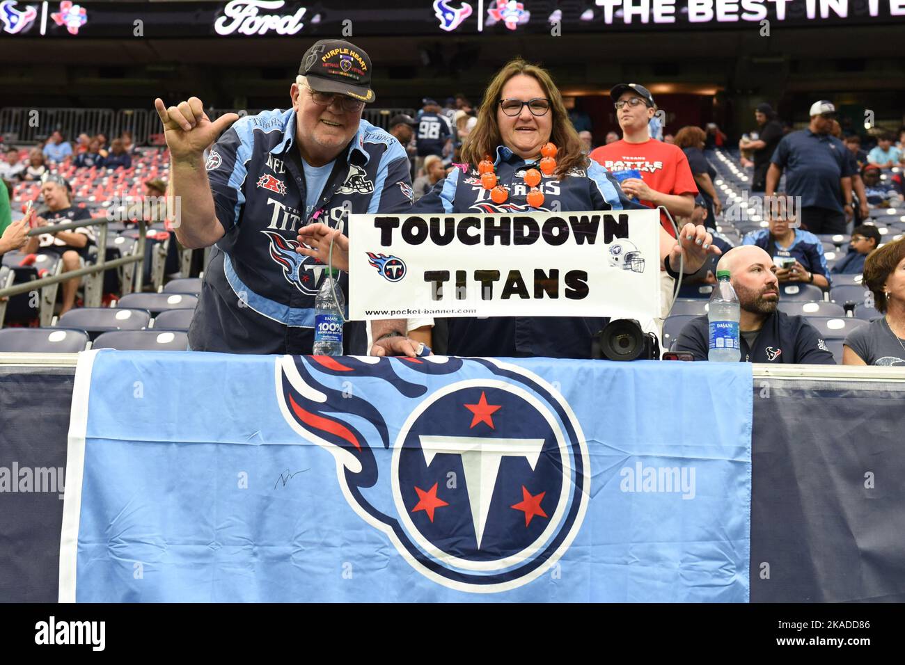 Los fanáticos de los Tennessee Titans en el Juego de Fútbol de la NFL entre  los Tennessee Titans y los Houston Texans el domingo, 30 de octubre de  2022, en NRG Park