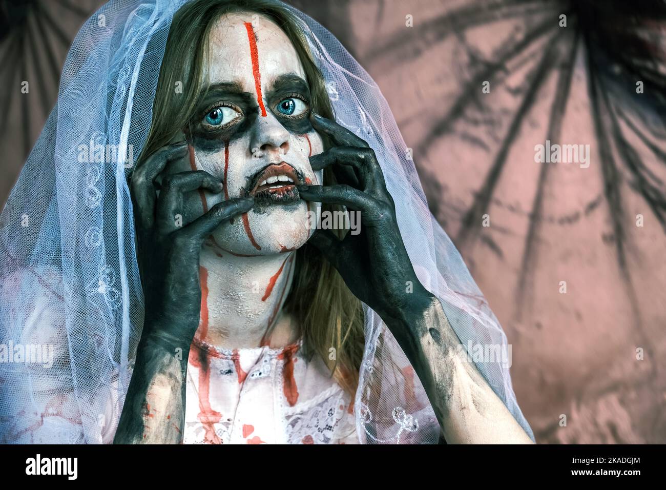 Dead girl blood fotografías e imágenes de alta resolución - Página 2 - Alamy