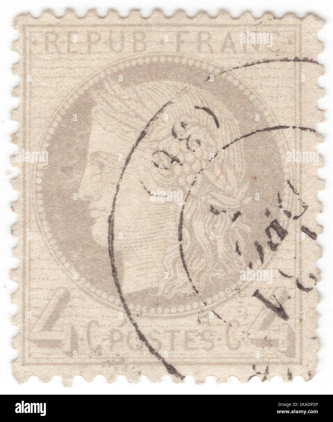 FRANCIA - 1870: Un sello de franqueo gris de 4 centésimas que representa Ceres — Diosa de la agricultura, la fertilidad, los granos, la cosecha, la maternidad, la tierra, y cultivó las cosechas Foto de stock