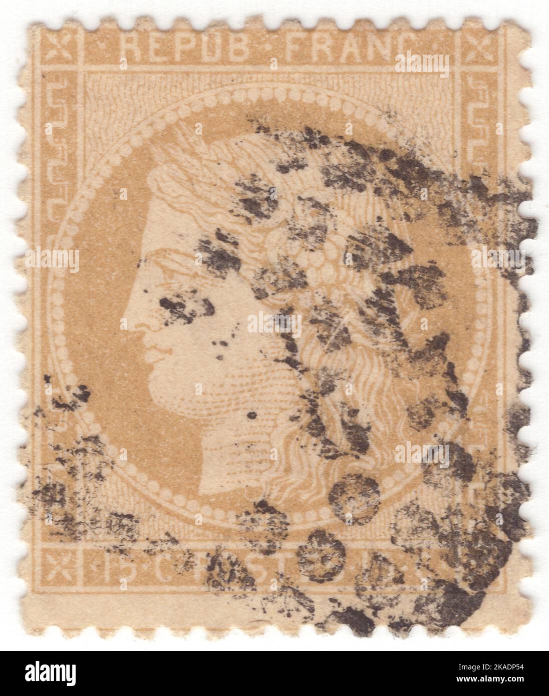 FRANCIA - 1871: Un bister de 15 centésimas sobre sello postal amarillento que representa Ceres — Diosa de la agricultura, la fertilidad, los granos, la cosecha, la maternidad, la tierra, y cultivó las cosechas Foto de stock
