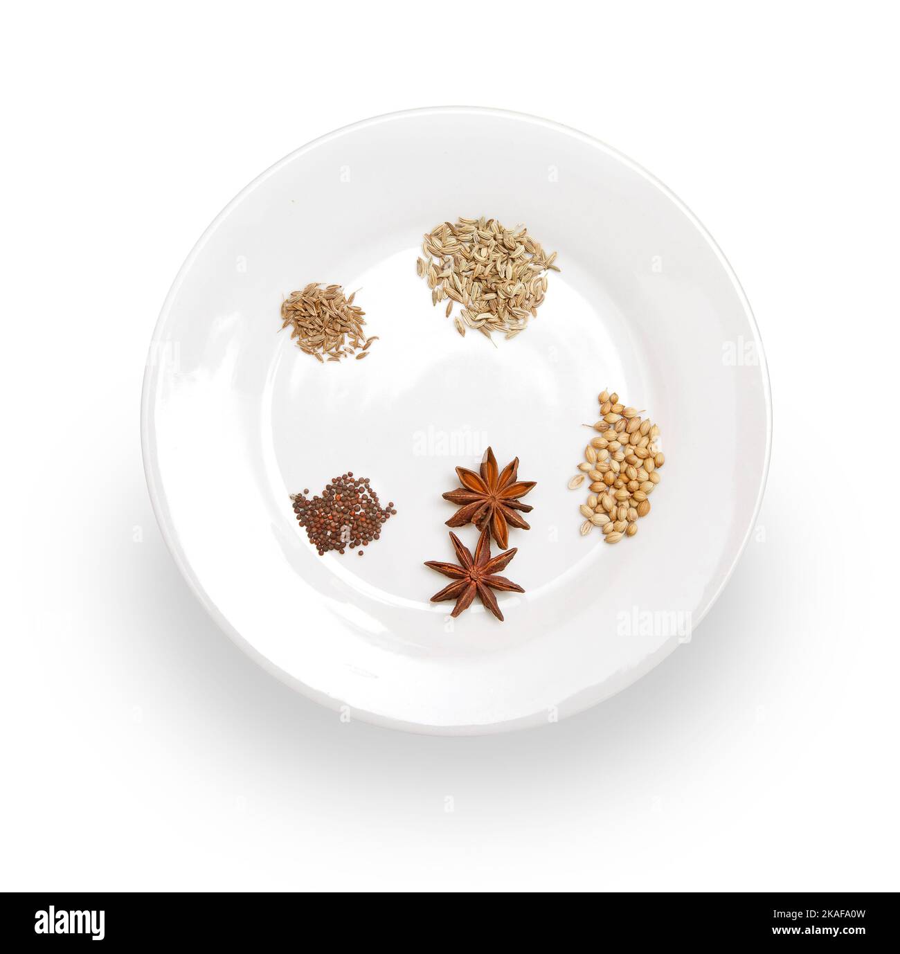 Mezcla de especias en un plato blanco Foto de stock