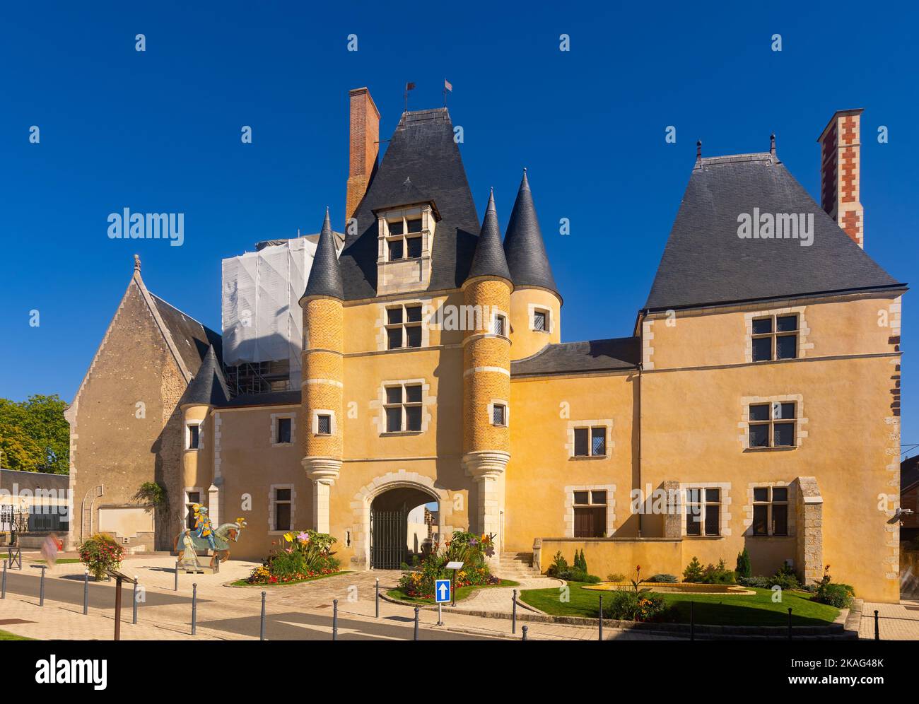 Arquitectura medieval, Castillo Stuart en la ciudad Aubigny-sur-Nere, Francia Foto de stock