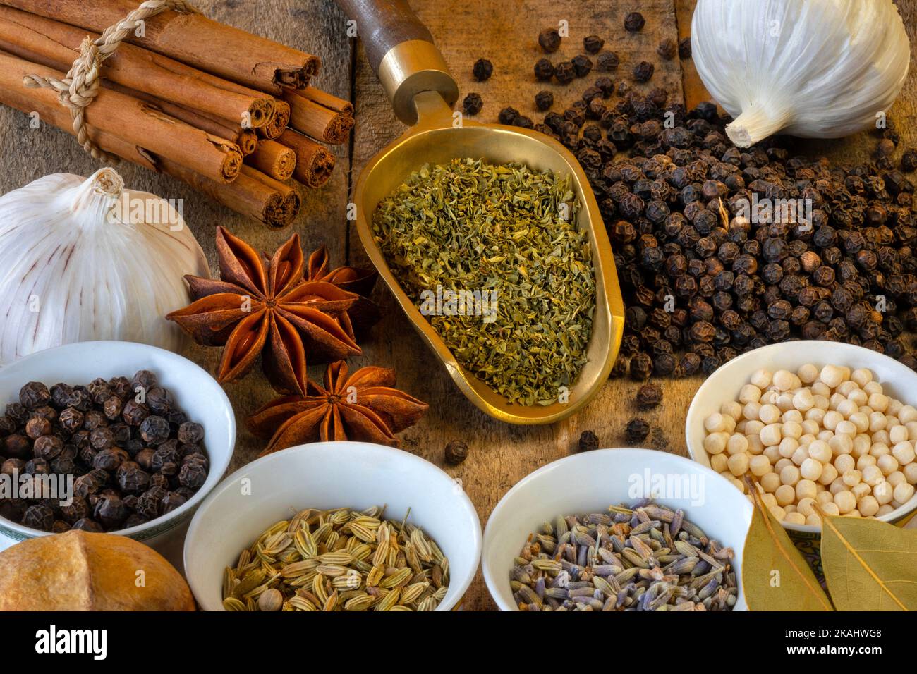 Cocinar especias utilizadas para agregar sabor y condimento al cocinar. Foto de stock