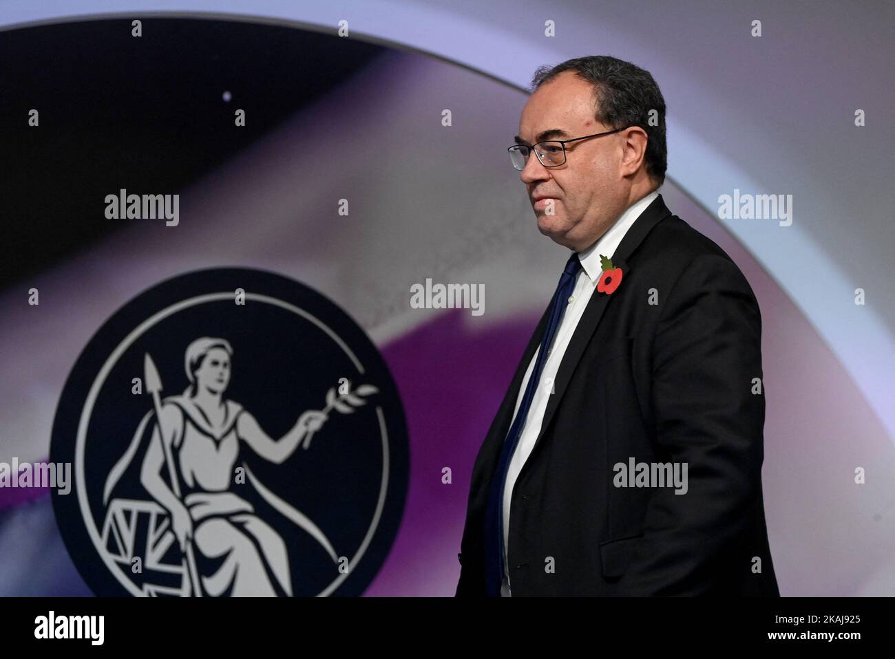 Andrew Bailey, gobernador del Banco de Inglaterra, durante una conferencia de prensa para la publicación del Informe de Política Monetaria, en el Banco de Inglaterra, Londres. Fecha de la foto: Jueves 3 de noviembre de 2022. Foto de stock