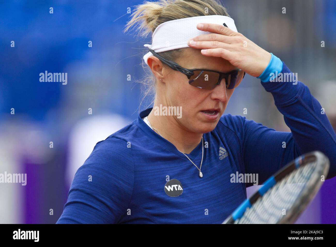 Kirsten Flipkens (BEL) en acción el 16 de mayo de 2016, en Estrasburgo, Francia, en el Estrasburgo Internacional. El primer gran evento del tenis femenino francés sobre tierra batida después de Roland Garros y el primer local deportivo de Alsacia, Estrasburgo Internacional, se celebrará para su 30th edición, del 13 al 21 de mayo de 2016. (Foto de Elyxandro Cegarra/NurPhoto) *** Por favor use el crédito del campo de crédito *** Foto de stock