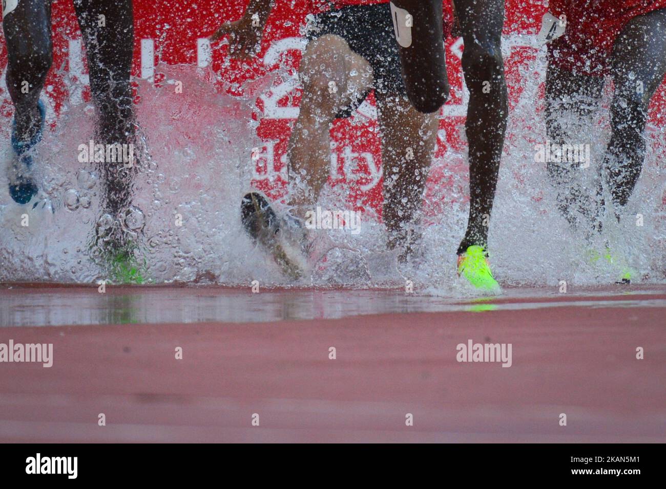 Final Steeplechase de 3000 m para hombres, durante un evento atlético en Baku 2017 - 4º Juegos de Solidaridad Islámica en el Estadio Olímpico de Baku. El jueves 18 de mayo de 2017 en Baku, Azerbaiyán. Foto por Artur Widak *** por favor use crédito del campo de crédito *** Foto de stock