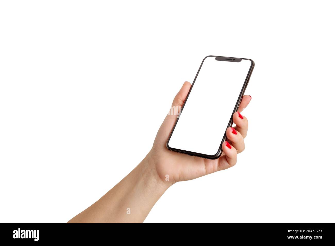 Mujer sosteniendo el teléfono con la pantalla vacía sobre fondo blanco aislado Foto de stock