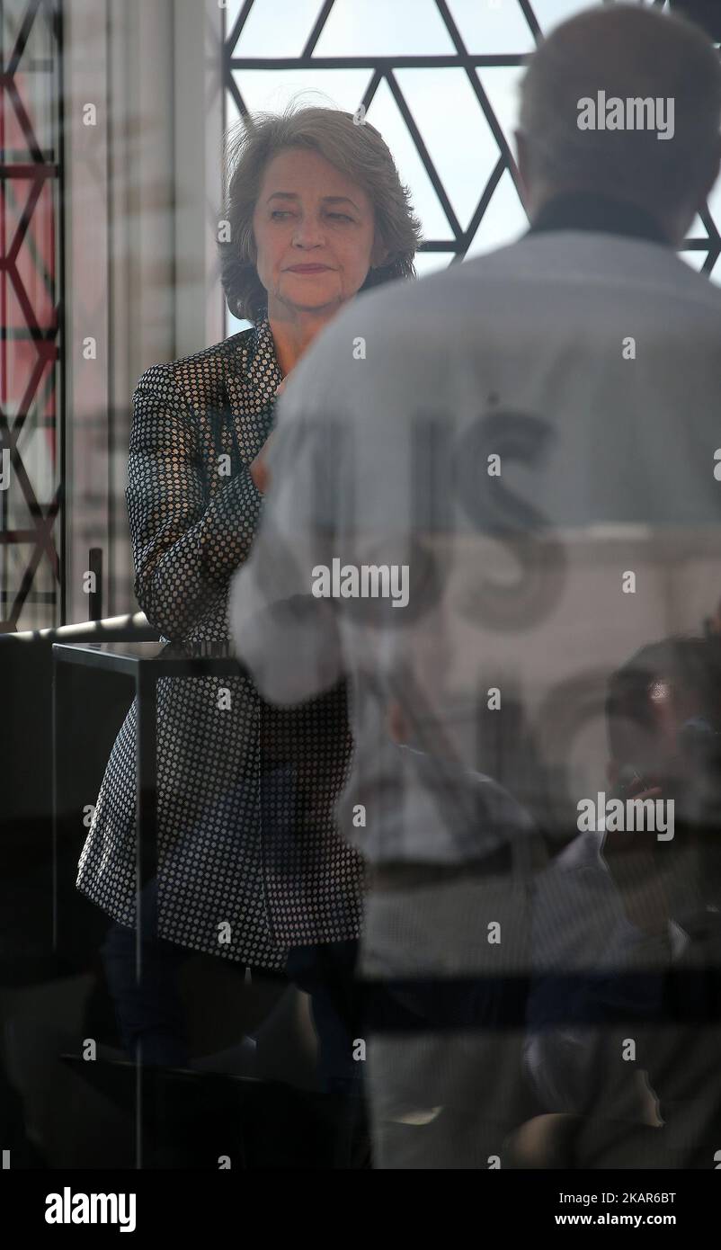 Venecia, Italia. 08 de septiembre de 2017. Charlotte Rampling durante una sesión fotográfica en el Palazzo del Casino (Foto de Matteo Chinellato/NurPhoto) Foto de stock
