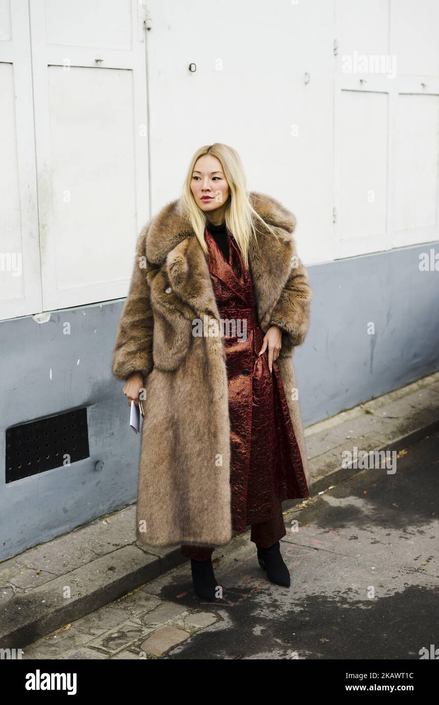 Desfile de moda abrigo de piel fotografías e imágenes de resolución - Alamy