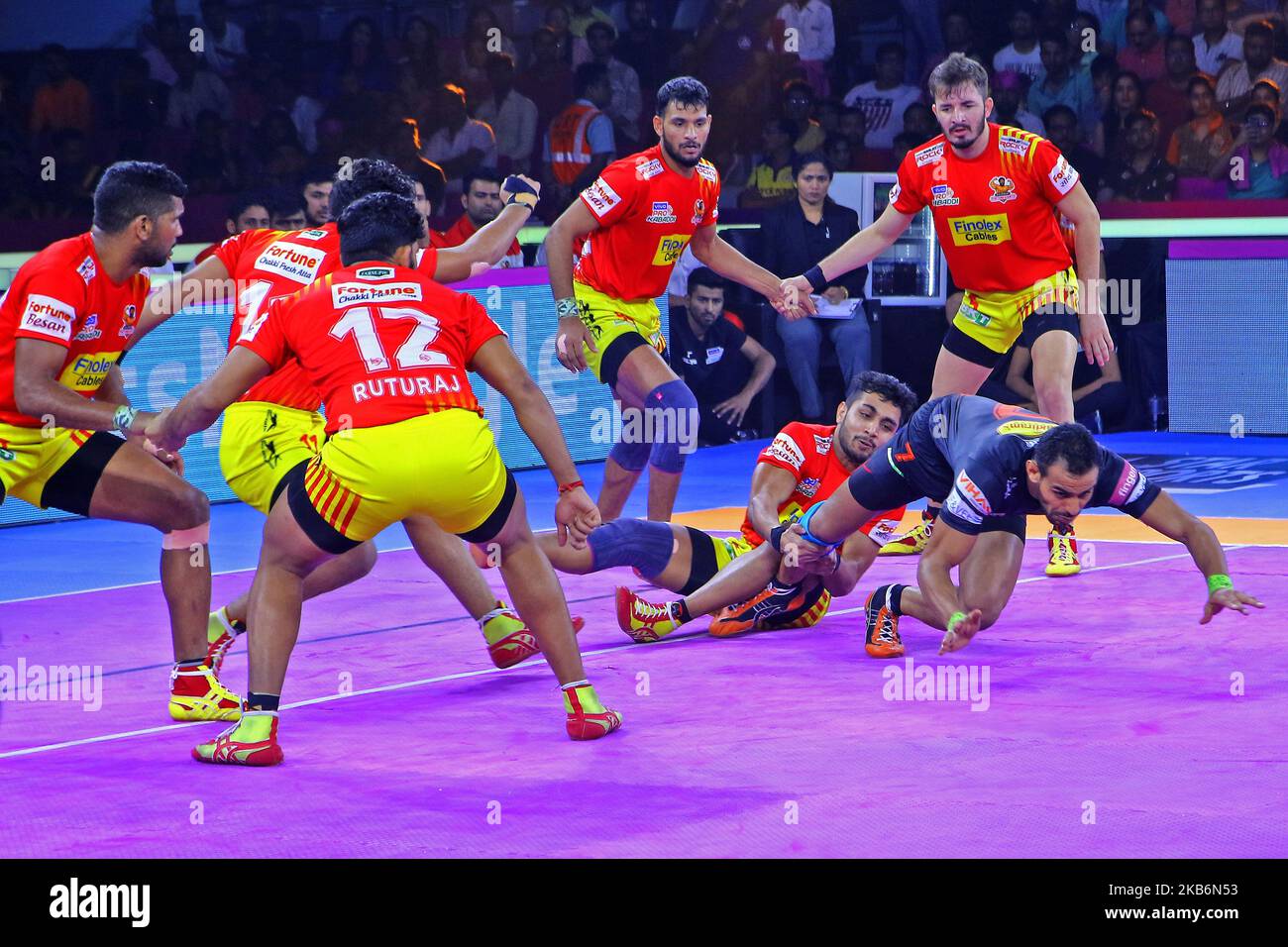 Gigantes de la fortuna de gujrat fotografías e imágenes de alta