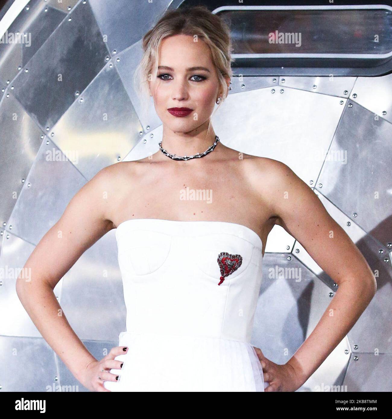 Archivo) Jennifer Lawrence Maroney une Cooke. Jennifer Lawrence y Cooke  Maroney atado el nudo el sábado por la noche en Belcourt de Newport, una  espectacular mansión de Rhode Island. Entre los invitados