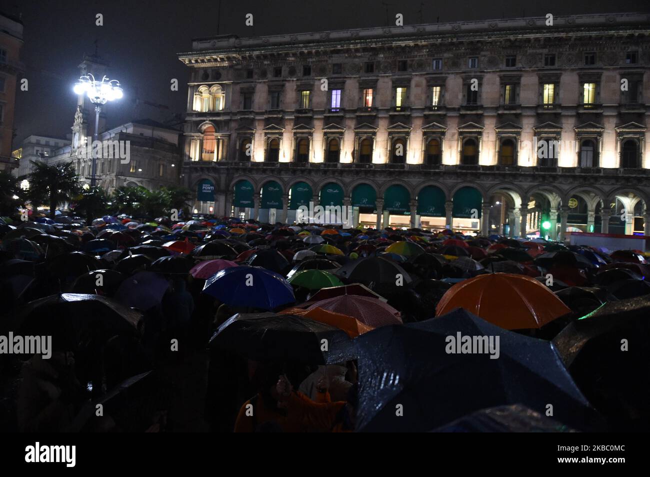 El movimiento civil y espontáneo llamado 'Le Sardine', se manifiesta en