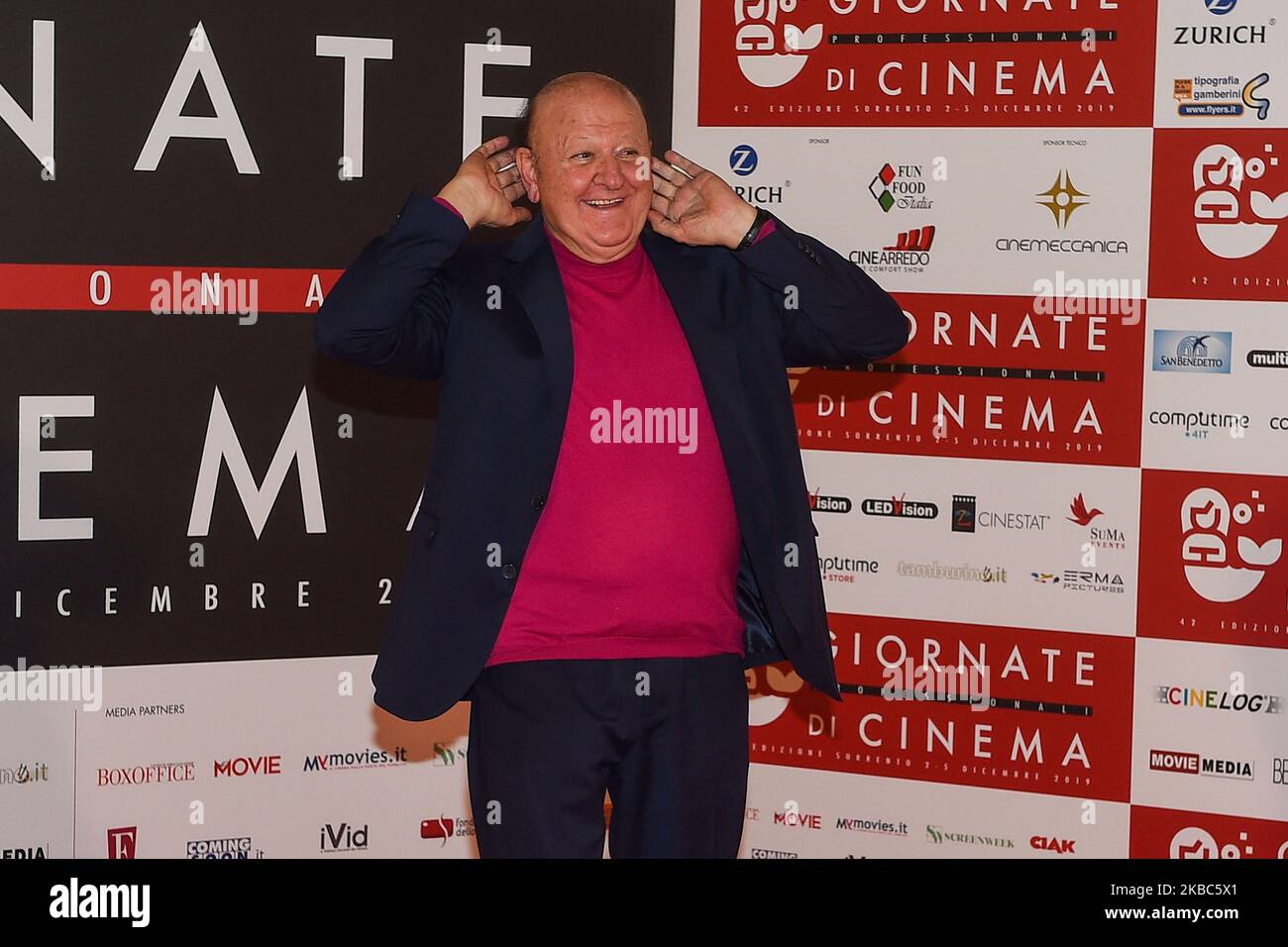 Massimo Boldi asiste a una fotollamada durante el 41th Giornate Professionali del Cinema Sorrento Italia el 2 de diciembre de 2019. (Foto de Franco Romano/NurPhoto) Foto de stock
