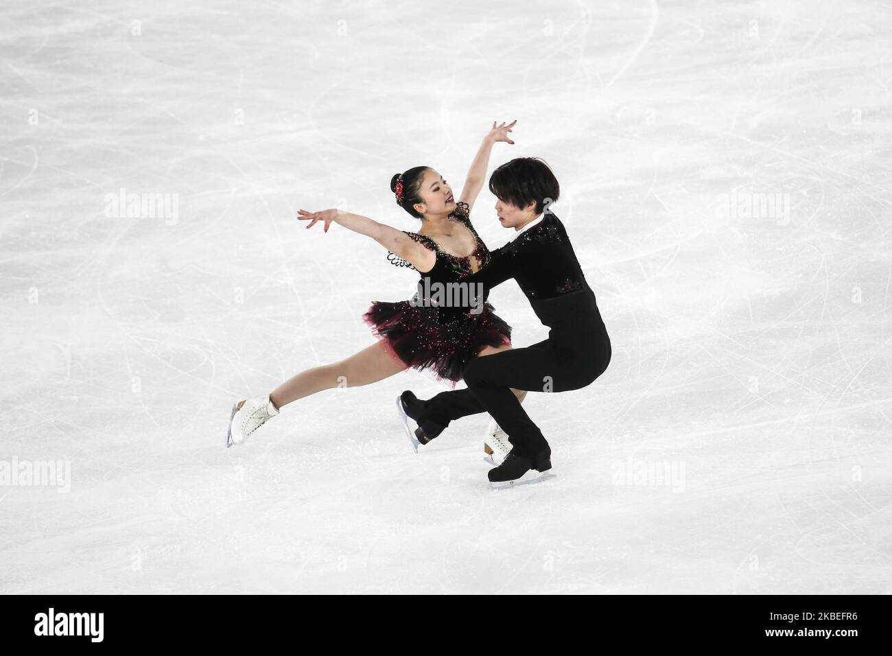 Niña patinaje artístico en la pista de hielo cubierta. La danza, deporte de  invierno, ejercicio, formación, infancia, campeón concepto Fotografía de  stock - Alamy