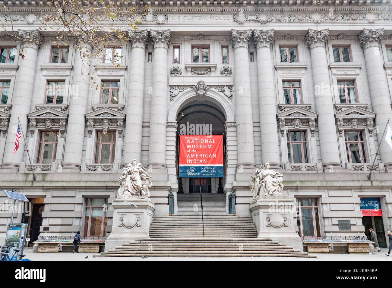 Monumento a cuatro continentes fotografías e imágenes de alta