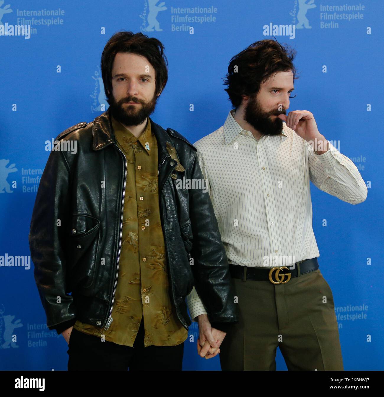 Los directores y guionistas italianos Damiano Innocenzo y Fabio Innocenzo posan en la foto-call 'Bed Tales' durante el 70th Festival Internacional de Cine de Berlinale en Grand Hyatt en Berlín, Alemania, el 25 de febrero de 2020. (Foto de Dominika Zarzycka/NurPhoto) Foto de stock