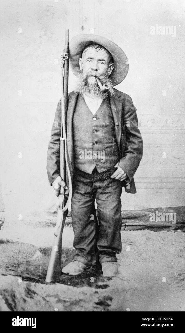 Un granjero Boer, armado para luchar contra el ejército británico durante la Guerra Boer. Foto de stock
