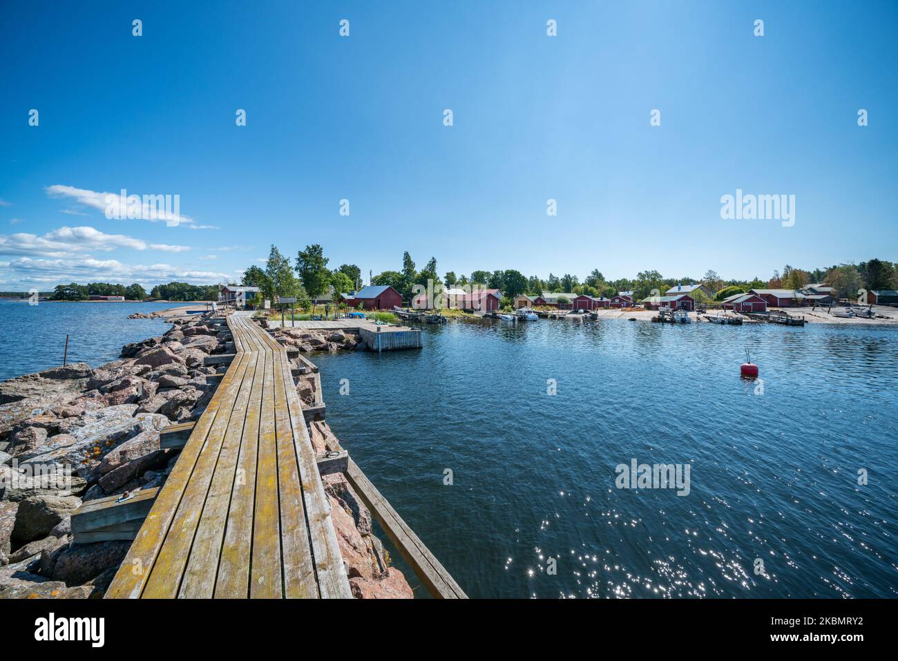 Muelle del puerto en la isla Tammio, Hamina, Finlandia Foto de stock