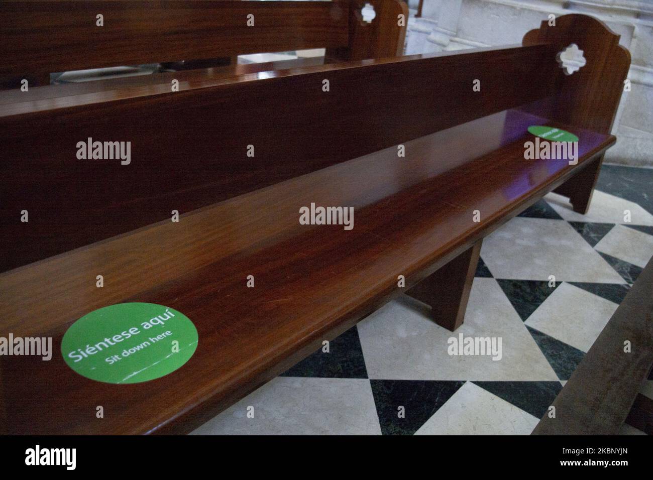 Medidas de distanciamiento Indicadores en la Iglesia de La Almudena en Madrid, España, el 18 de mayo de 2020 en medio de la emergencia del coronavirus. España comenzó la semana pasada un Medidas de distanciamiento Indicadores en la Iglesia de La Almudena en Madrid, España, el 18 de mayo de 2020 en medio de la emergencia del coronavirus. España comenzó la semana pasada un