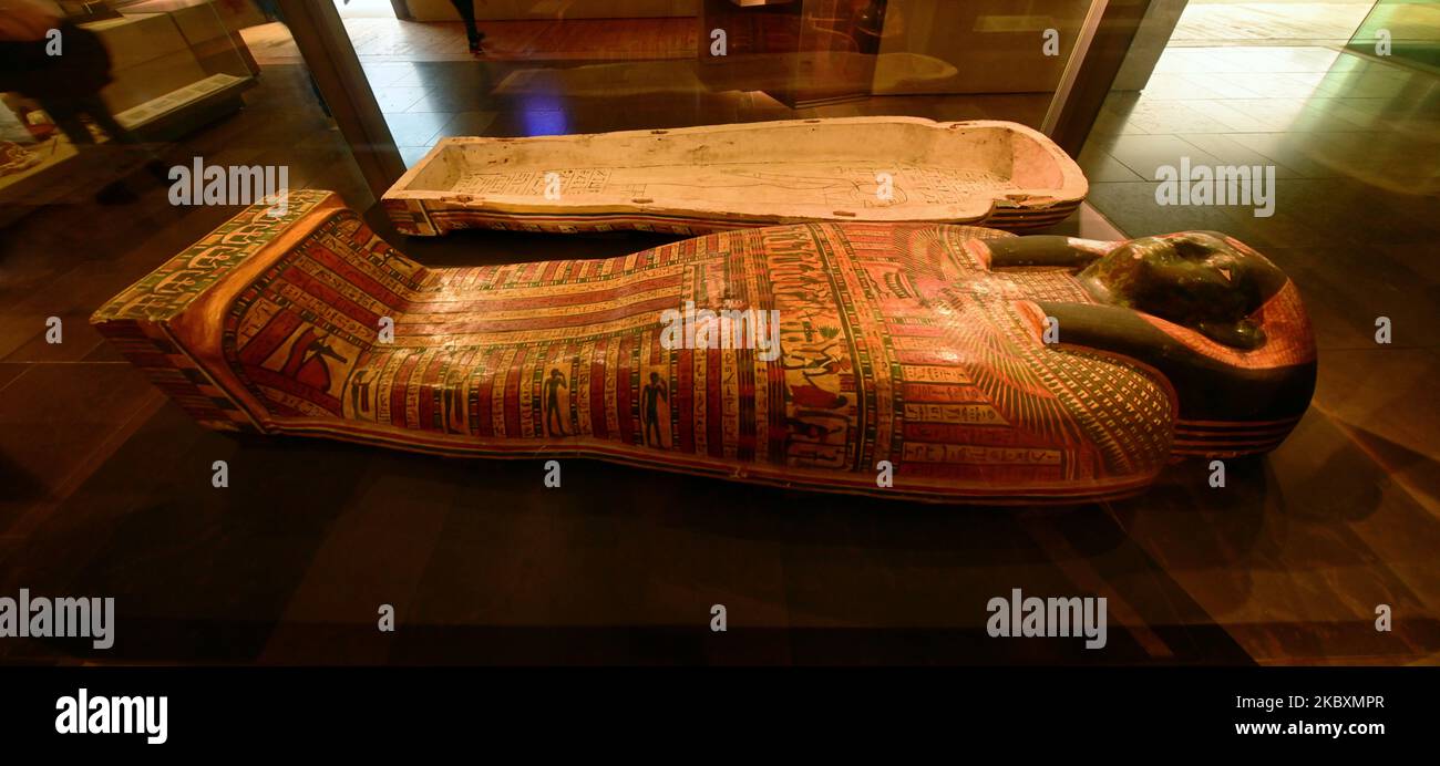 El ataúd interior de Seshepenmehyt Una momia del antiguo Egipto en préstamo del museo británico Foto de stock