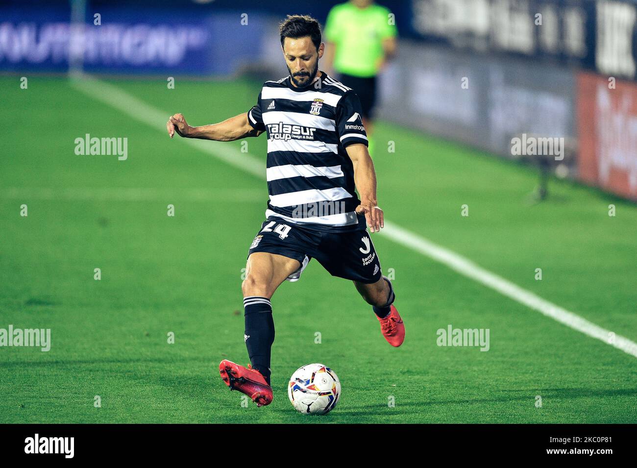 Alberto de la Bella durante el partido de La Liga SmartBank entre el CD