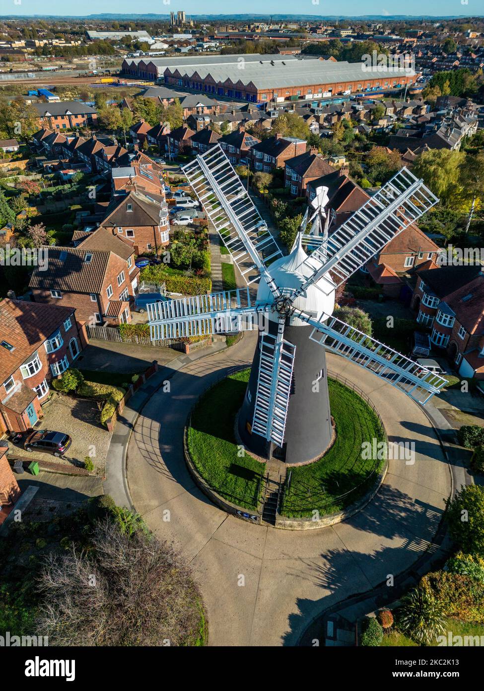 Holgate Windmill en la ciudad de York en el Reino Unido. Construido en 1770. Tras la restauración, la fábrica está en pleno funcionamiento. York Minster Foto de stock