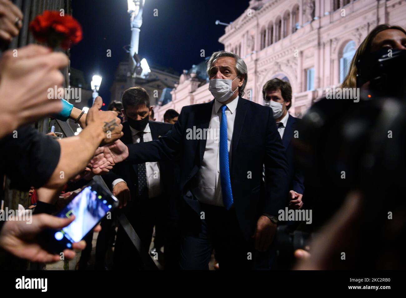 El actual Presidente de Argentina, Alberto Fernández, participa en un homenaje al ex Presidente de Argentina (2003-2007) Néstor Kirchner el 27 de octubre de 2020 en Buenos Aires, Argentina. Kirchner murió de un ataque cardíaco a la edad de 60 años el 27 de octubre de 2010, en El Calafate, sur de Argentina. (Foto de Manuel Cortina/NurPhoto) Foto de stock