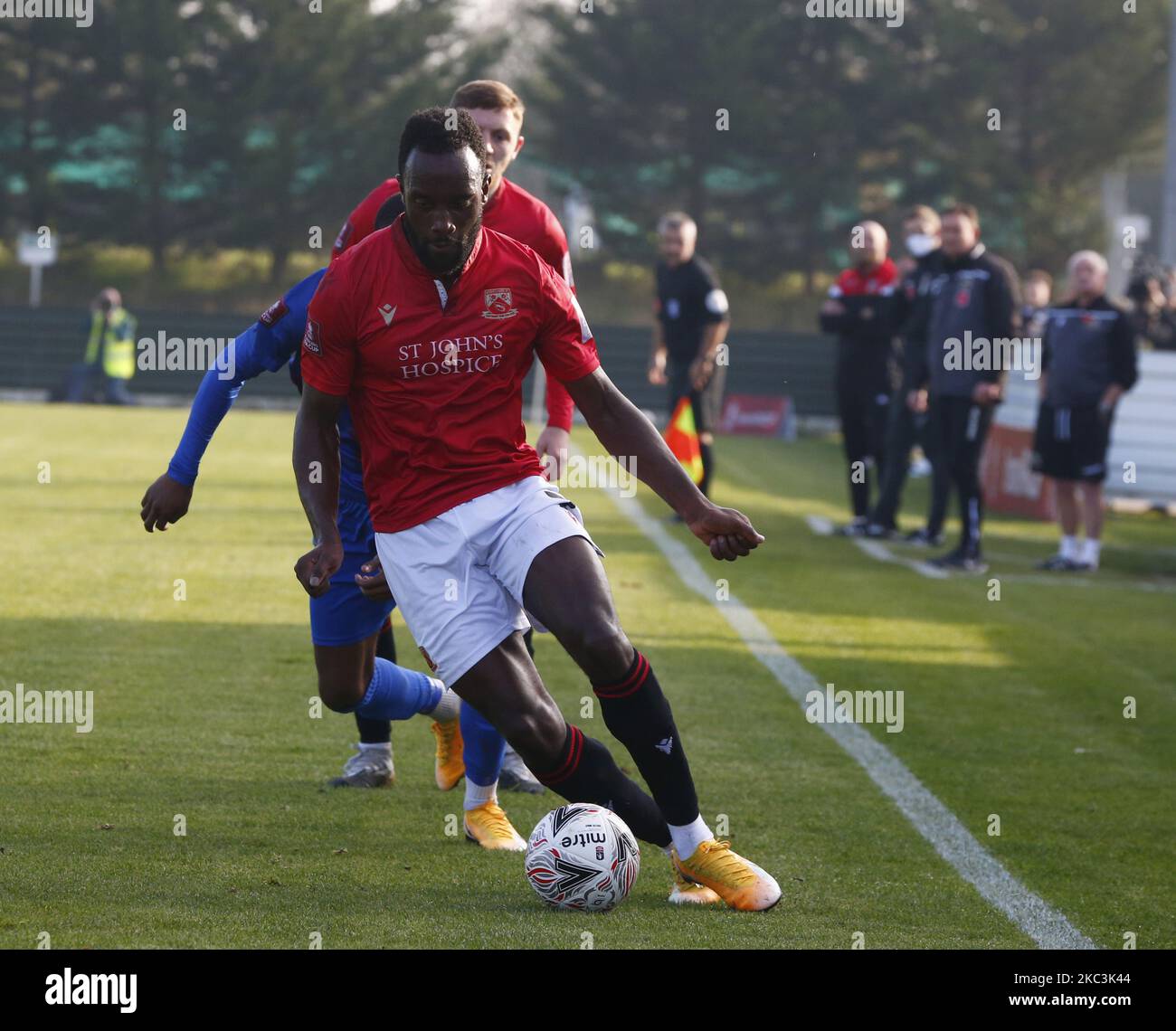 Jordan Slew of Morecambe FC durante la primera ronda de la FA Cup entre Maldon y Tiptree y