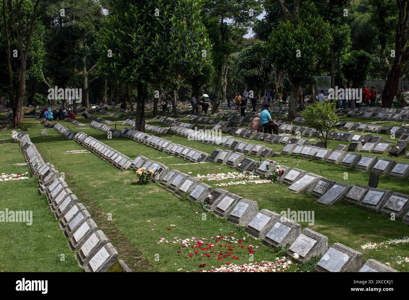 Vista de la Tumba de Cibarunai durante un ritual de Nyadran el 12 de
